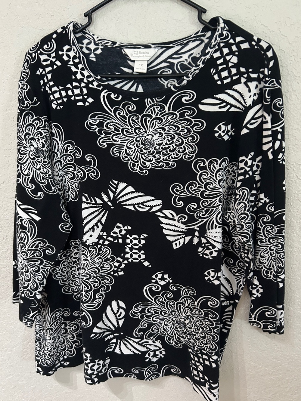 CJ Banks Black White Floral Butterfly Knit Top 1X EUC- L65